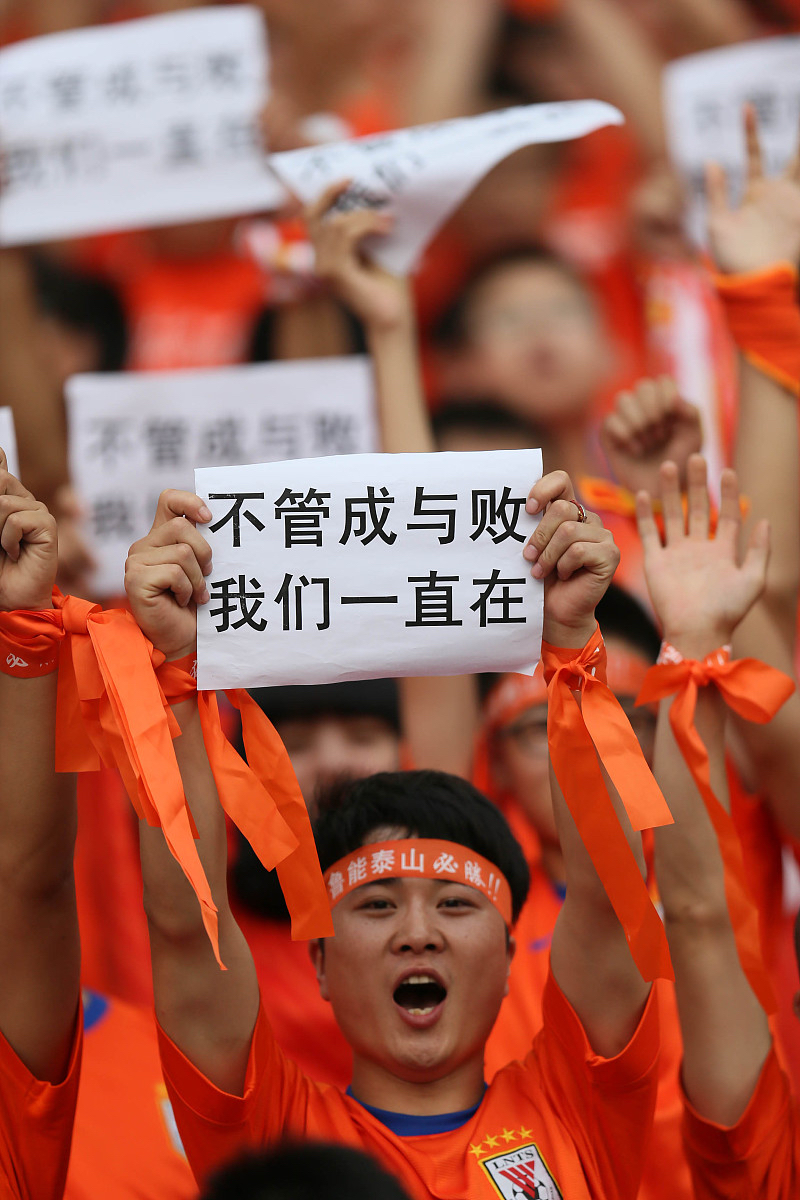 韦德体育官网登录-包含经过激烈角逐，球队艰难地抓住胜利的尾巴的词条